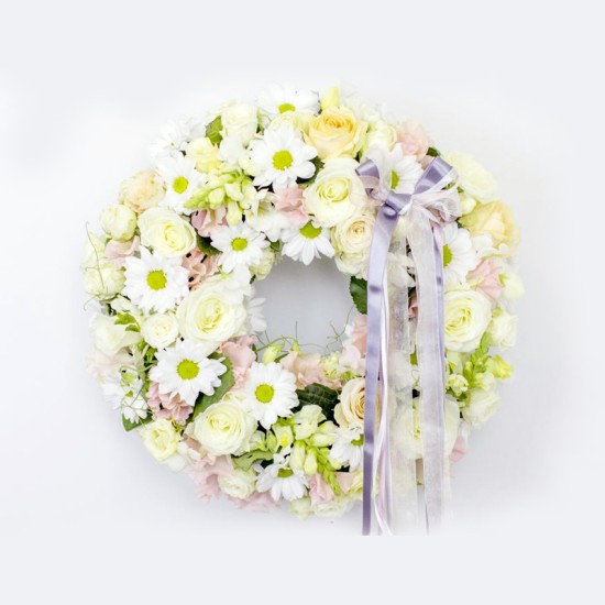 Every minute - open wreath